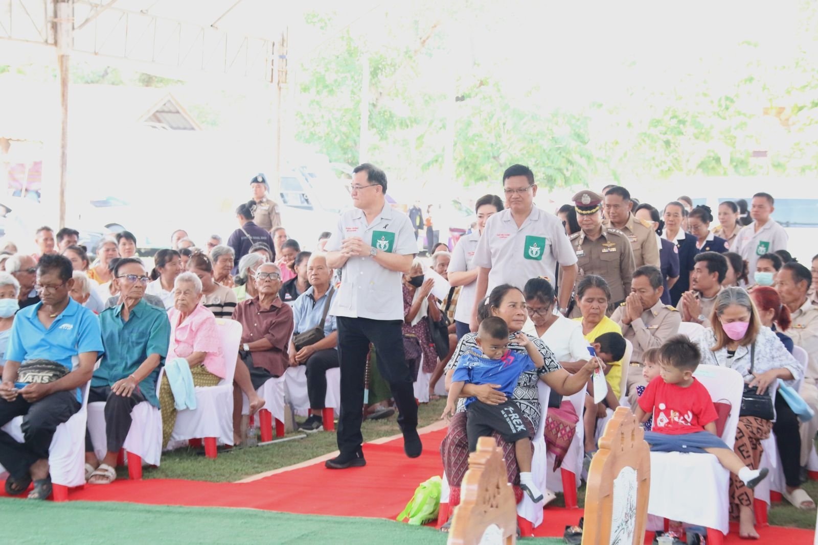 ประชาชนร่วมรับบริการสุขภาพ